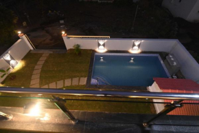 Spicy Mango Ritz Villa - Hill View Villa In Karjat